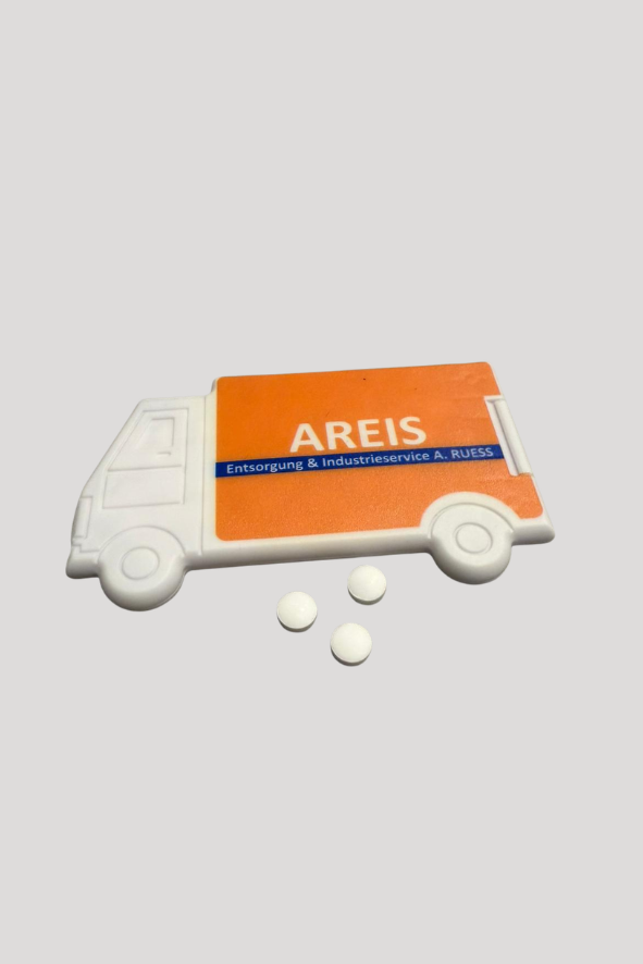 Pfefferminzbonbons in einer Verpackung in LKW Form